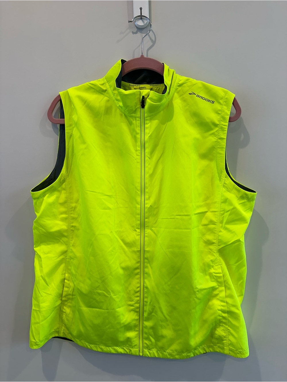 Brooks running men’s high vis vest